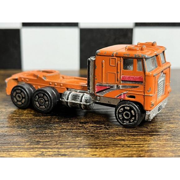 Lot of 4 Semi Trucks - Kenworth, Cargo Truck - Matchbox & Universal Product - Picture 7 of 11